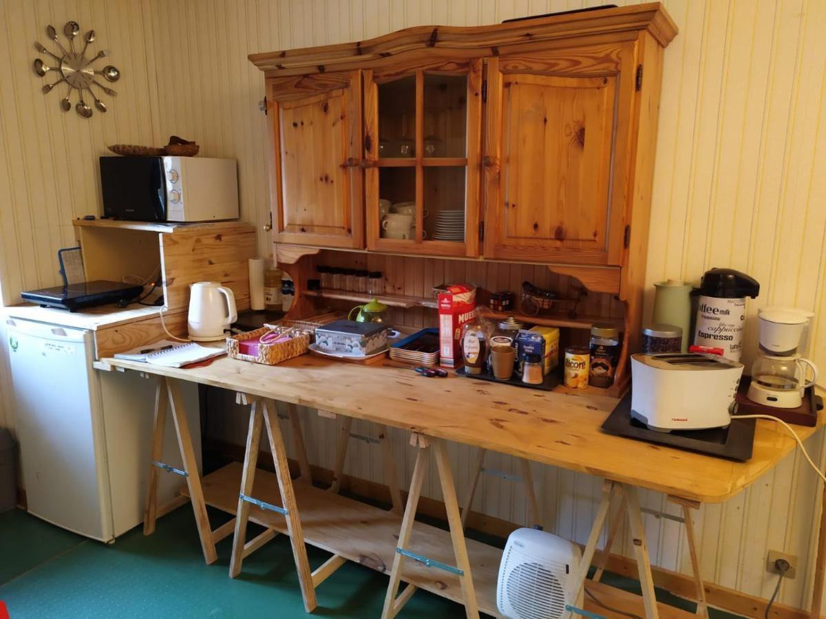 Chardon Bleu Appartement Chambre Cuisine Coin A Manger Sanitaires Salle D'Eau 巴斯洛内特 外观 照片
