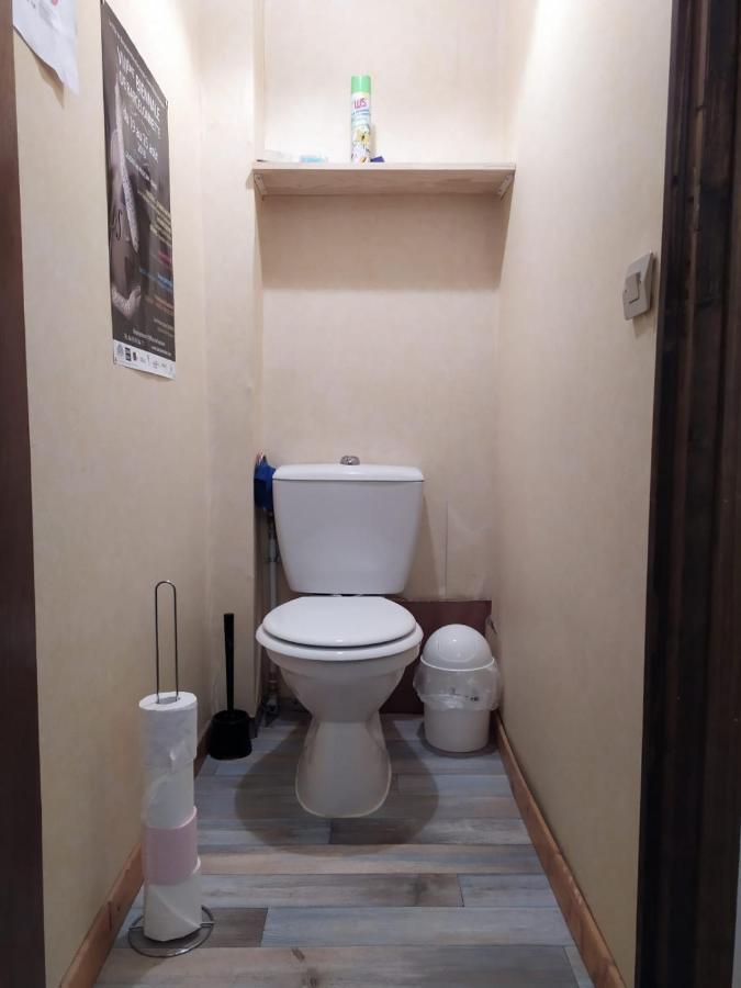 Chardon Bleu Appartement Chambre Cuisine Coin A Manger Sanitaires Salle D'Eau 巴斯洛内特 外观 照片