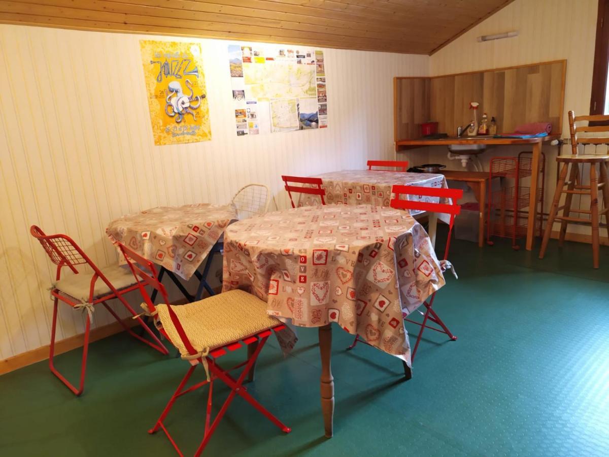 Chardon Bleu Appartement Chambre Cuisine Coin A Manger Sanitaires Salle D'Eau 巴斯洛内特 外观 照片